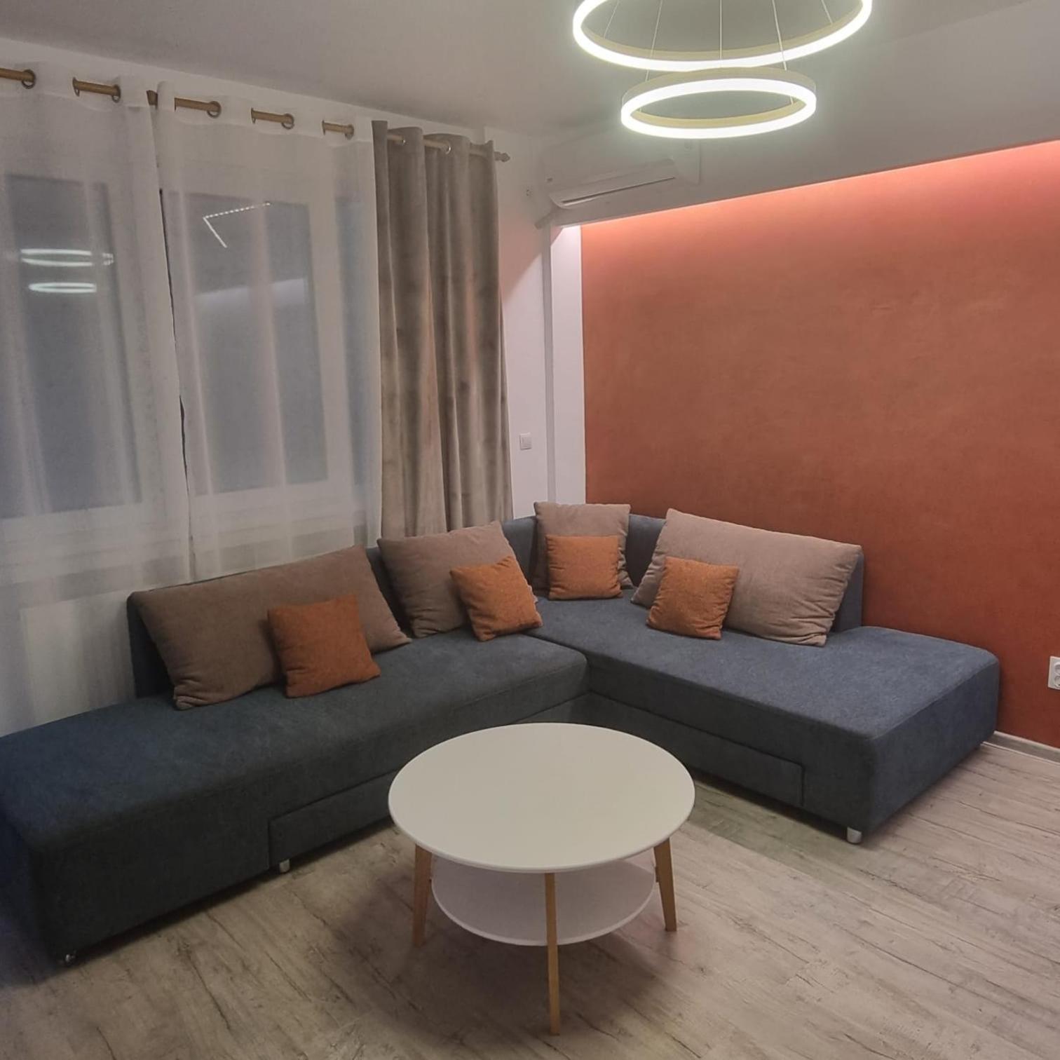 Central View Apartment Deva Bagian luar foto