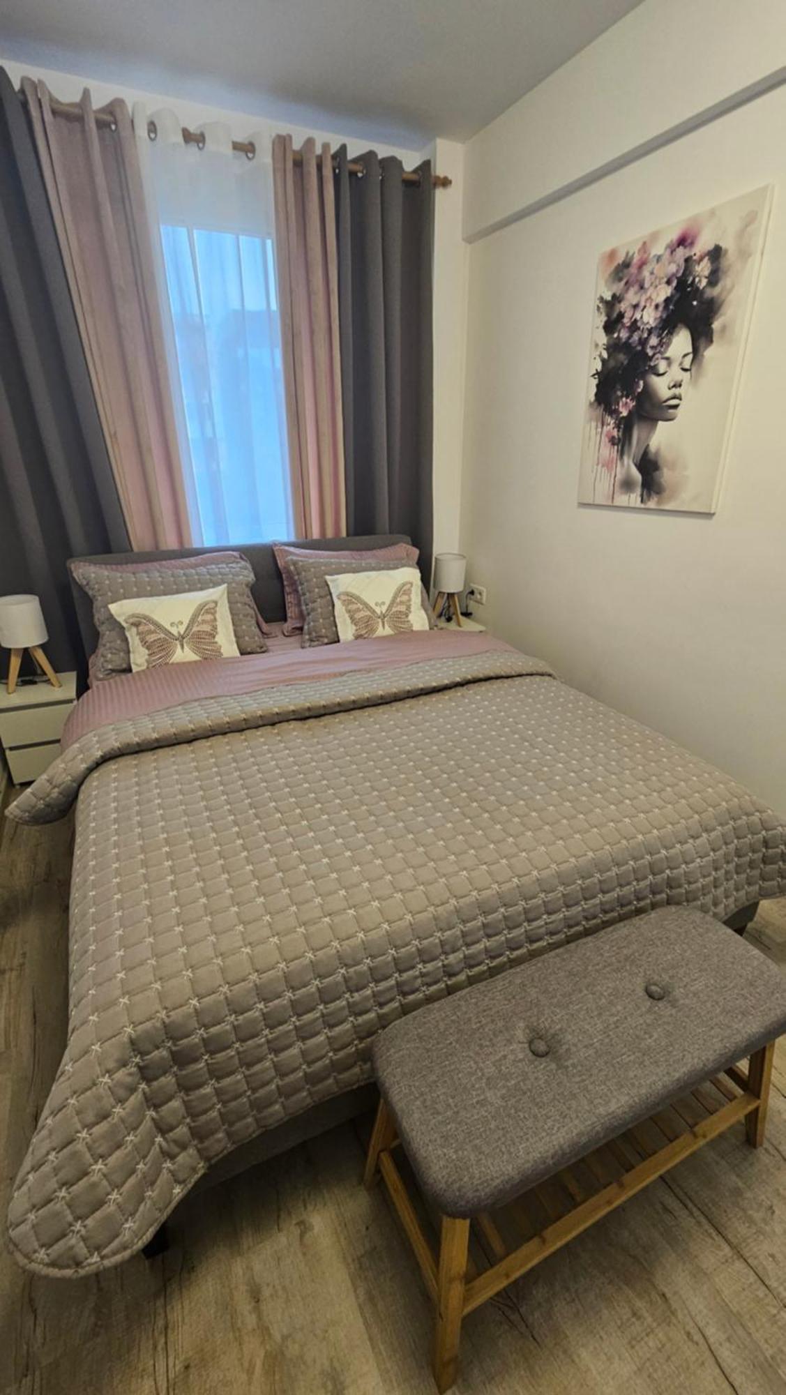 Central View Apartment Deva Bagian luar foto