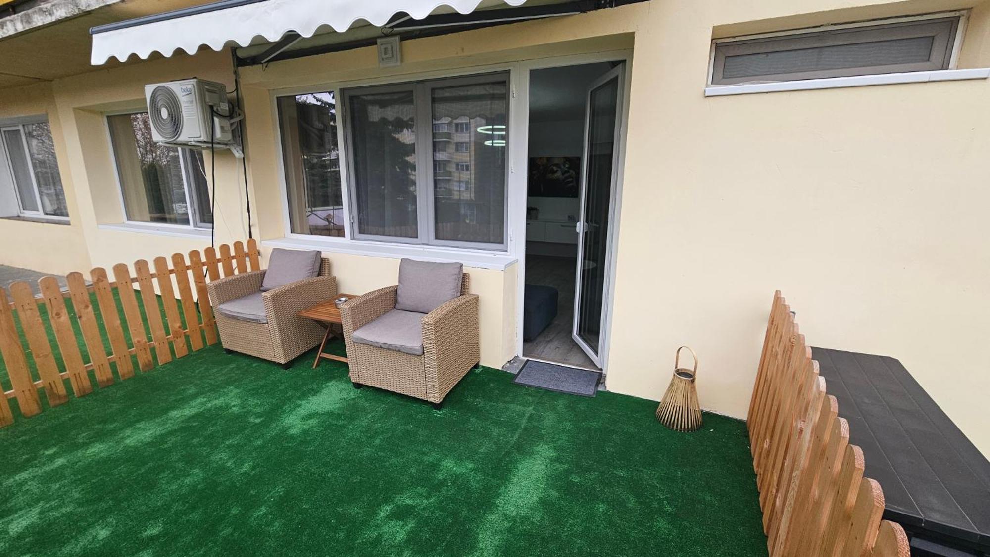 Central View Apartment Deva Bagian luar foto